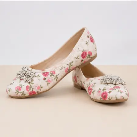 sPO0LhDKxSAHvwQTDvKNUXaXNv3YBOjglRGn6Vcm-1.webp Kids Baby Girls Jutti – Handmade Floral Print Ethnic Slip-On Shoes with Comfortable TPR Sole ( multicolor, 3-3.5 Years )